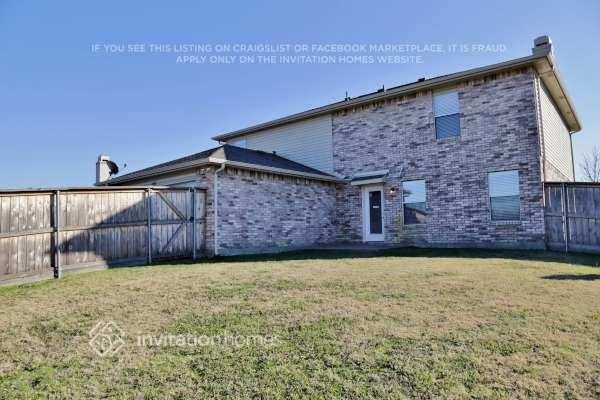 1542 Melrose Ln - Photo 3 of 4