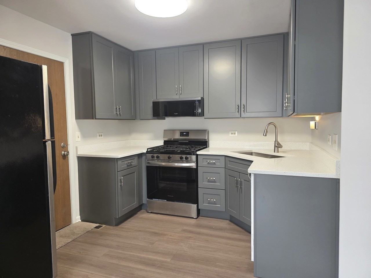 2549 College Hill Cir - Photo 2 of 14