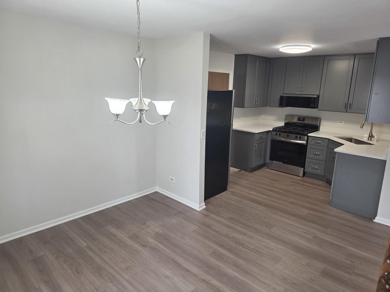 2549 College Hill Cir - Photo 3 of 14