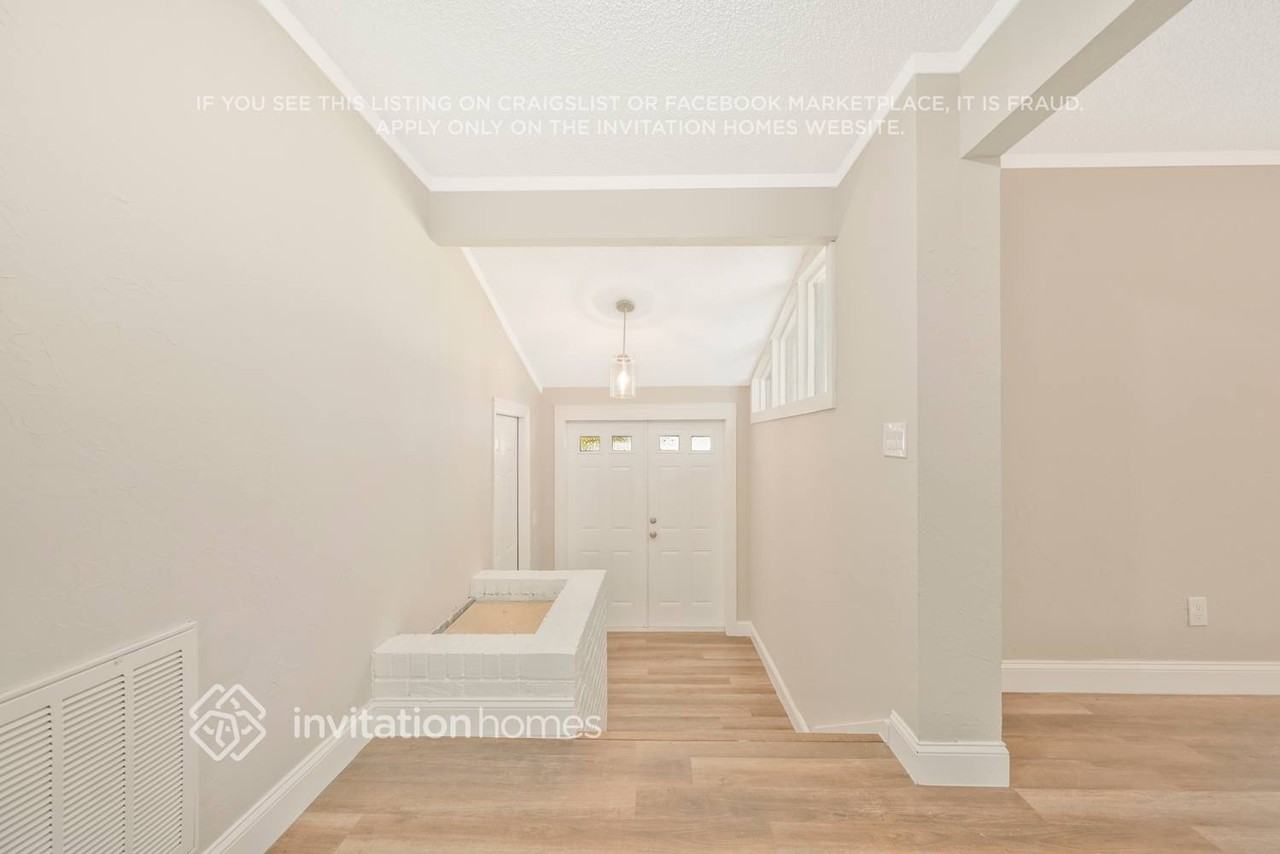 921 Oak Forest Dr - Photo 2 of 26