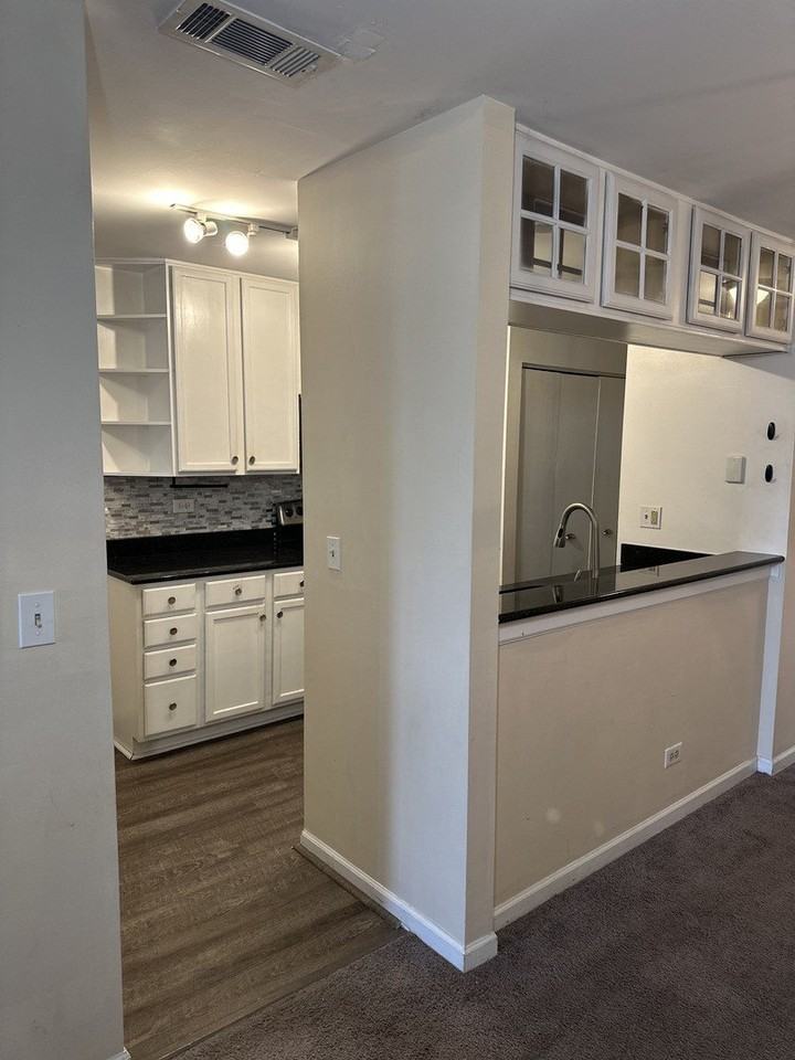 214 Glengarry Dr Apt 201 - Photo 3 of 17