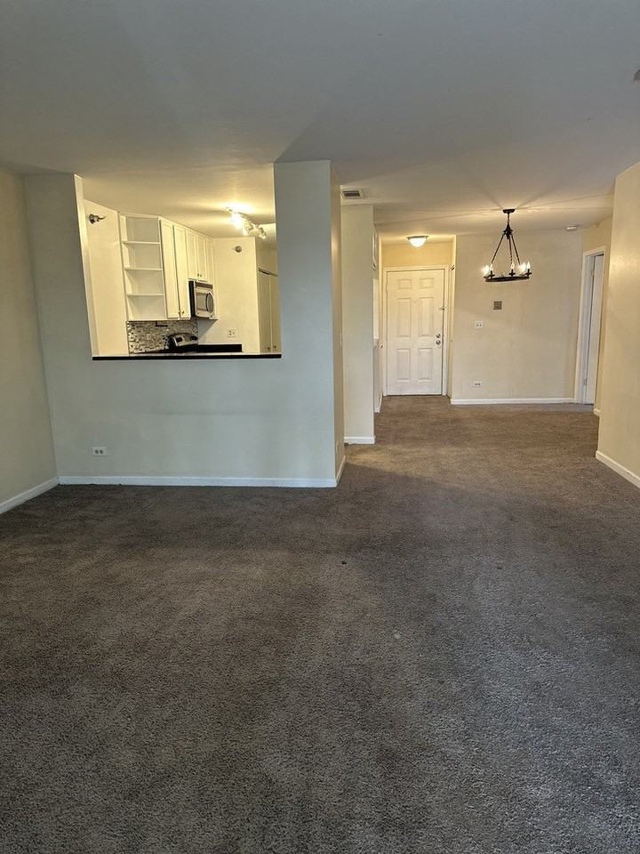 214 Glengarry Dr Apt 201 - Photo 5 of 17