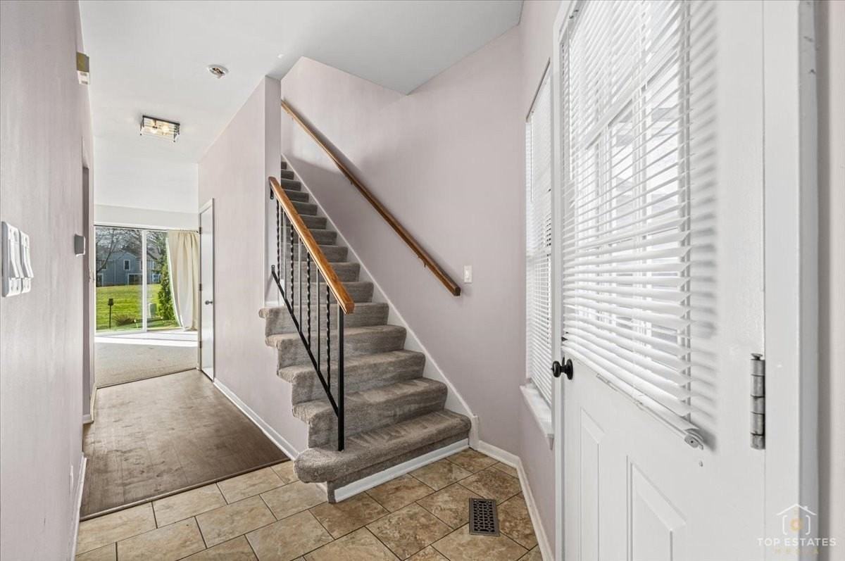 1260 Cranbrook Dr - Photo 4 of 32