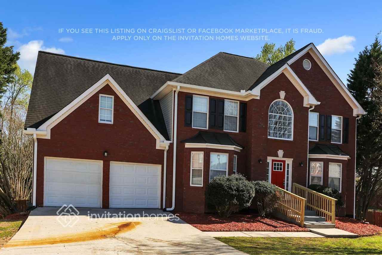 729 Coach Way - Photo 2 of 27