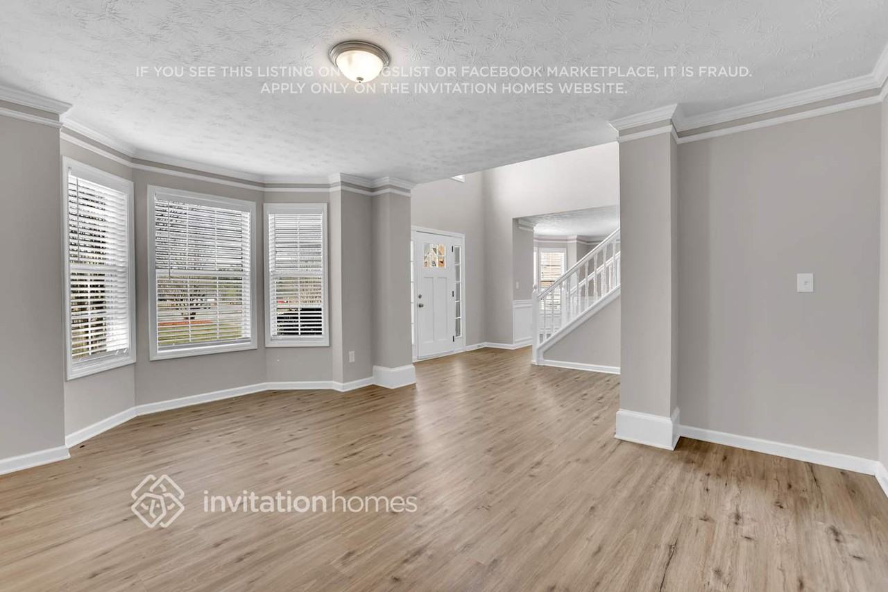 729 Coach Way - Photo 4 of 27