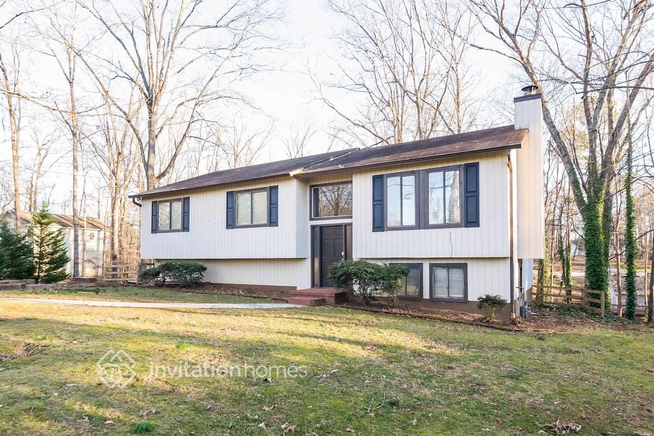 3853 Wyntuck Cir Nw - Photo 2 of 16