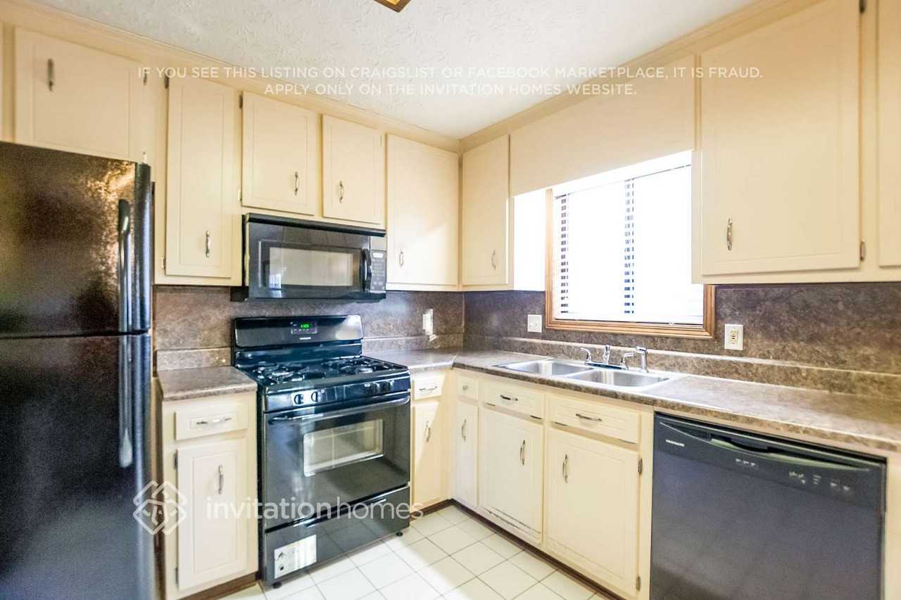 3853 Wyntuck Cir Nw - Photo 3 of 16