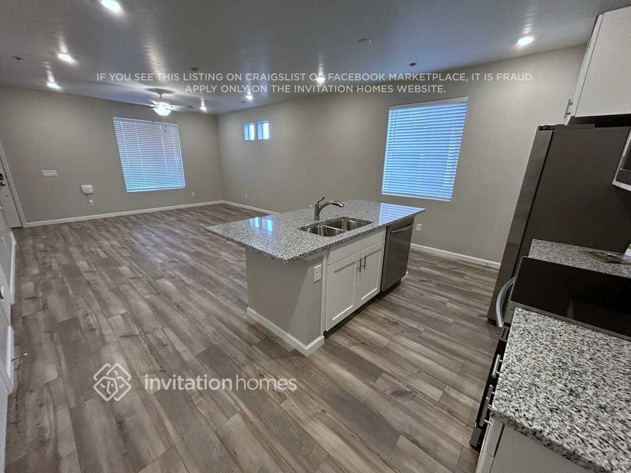 114 N Riverside Dr - Photo 4 of 20