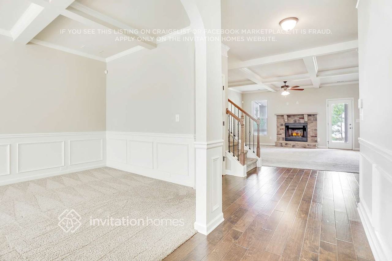 3857 Valley Bluff Ln - Photo 3 of 32