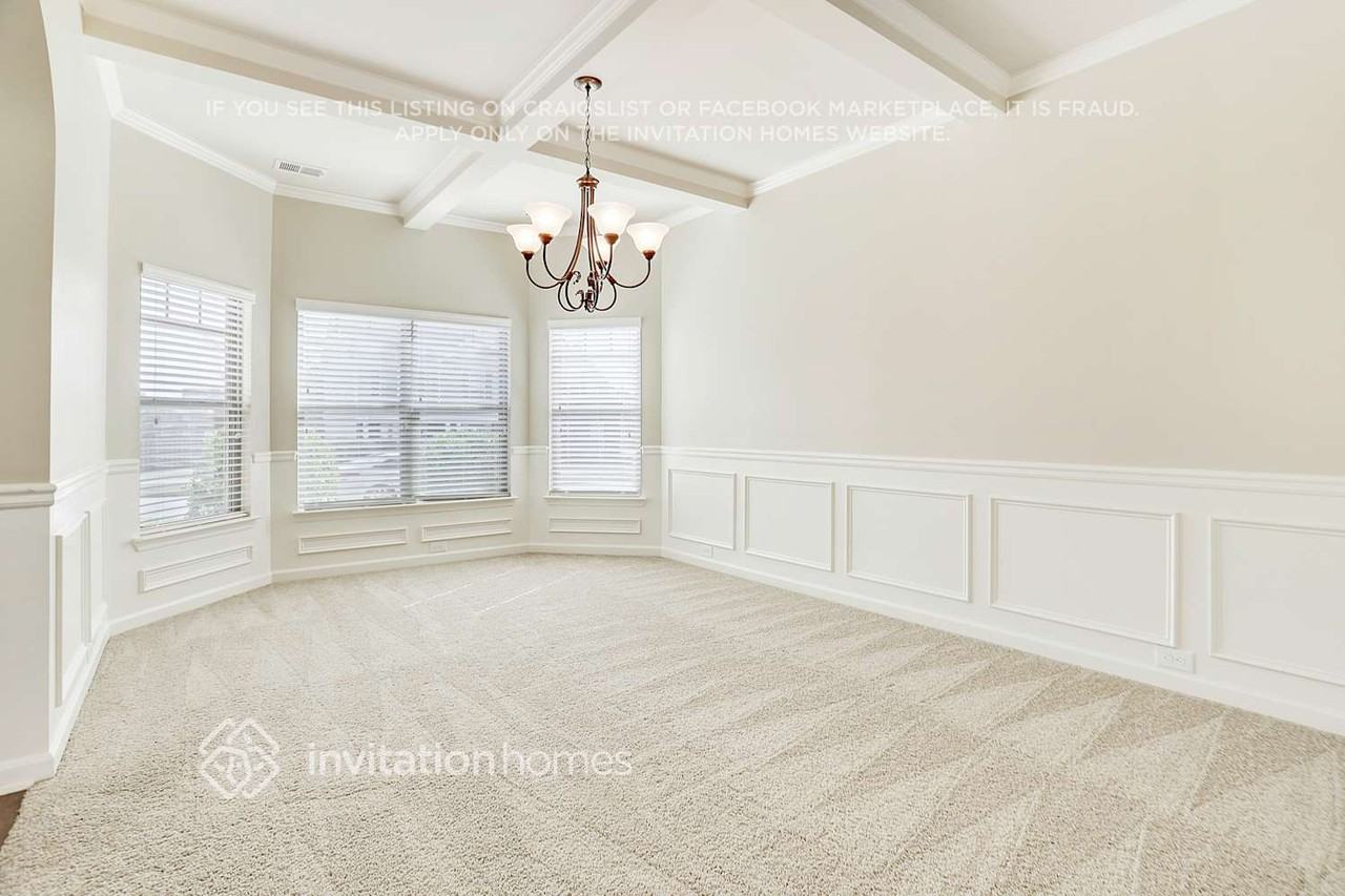 3857 Valley Bluff Ln - Photo 4 of 32