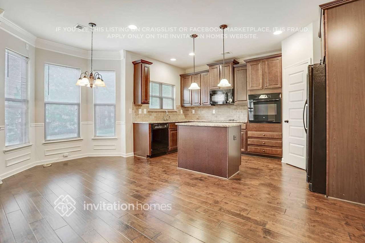 3857 Valley Bluff Ln - Photo 7 of 32