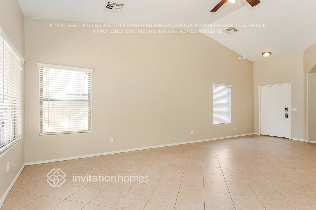 9121 W Mackenzie Dr - Photo 3 of 17