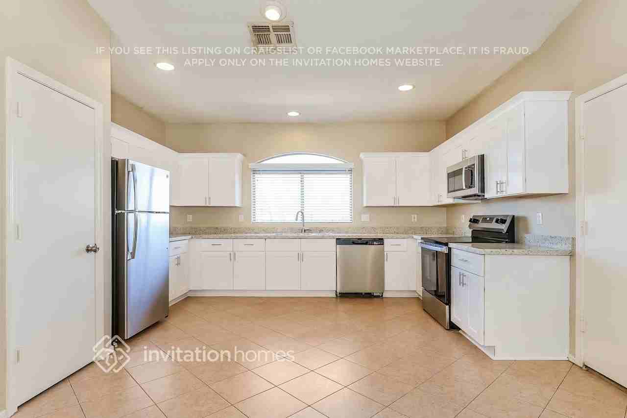 9121 W Mackenzie Dr - Photo 6 of 17