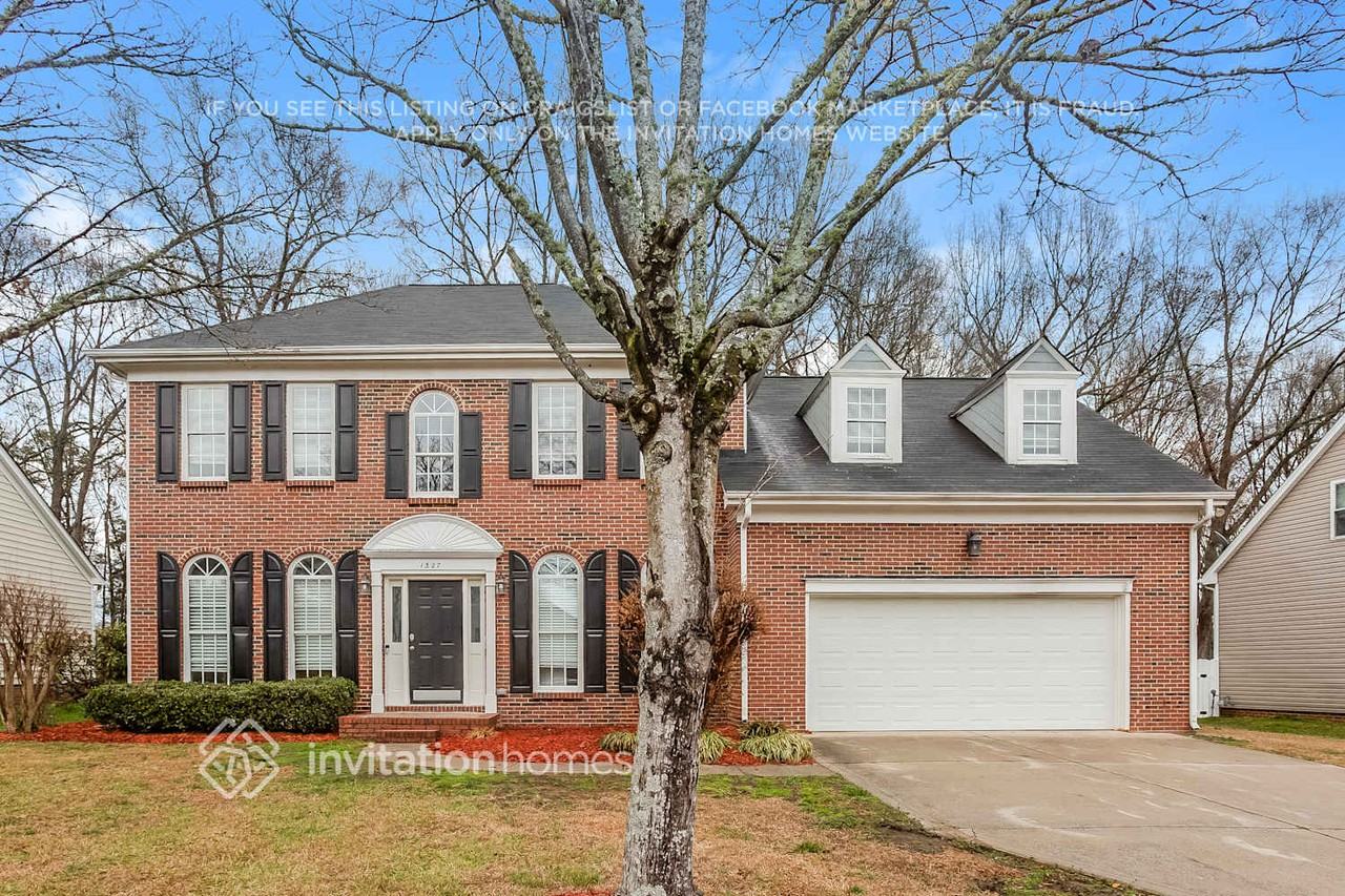 1327 Yorkshire Pl Nw