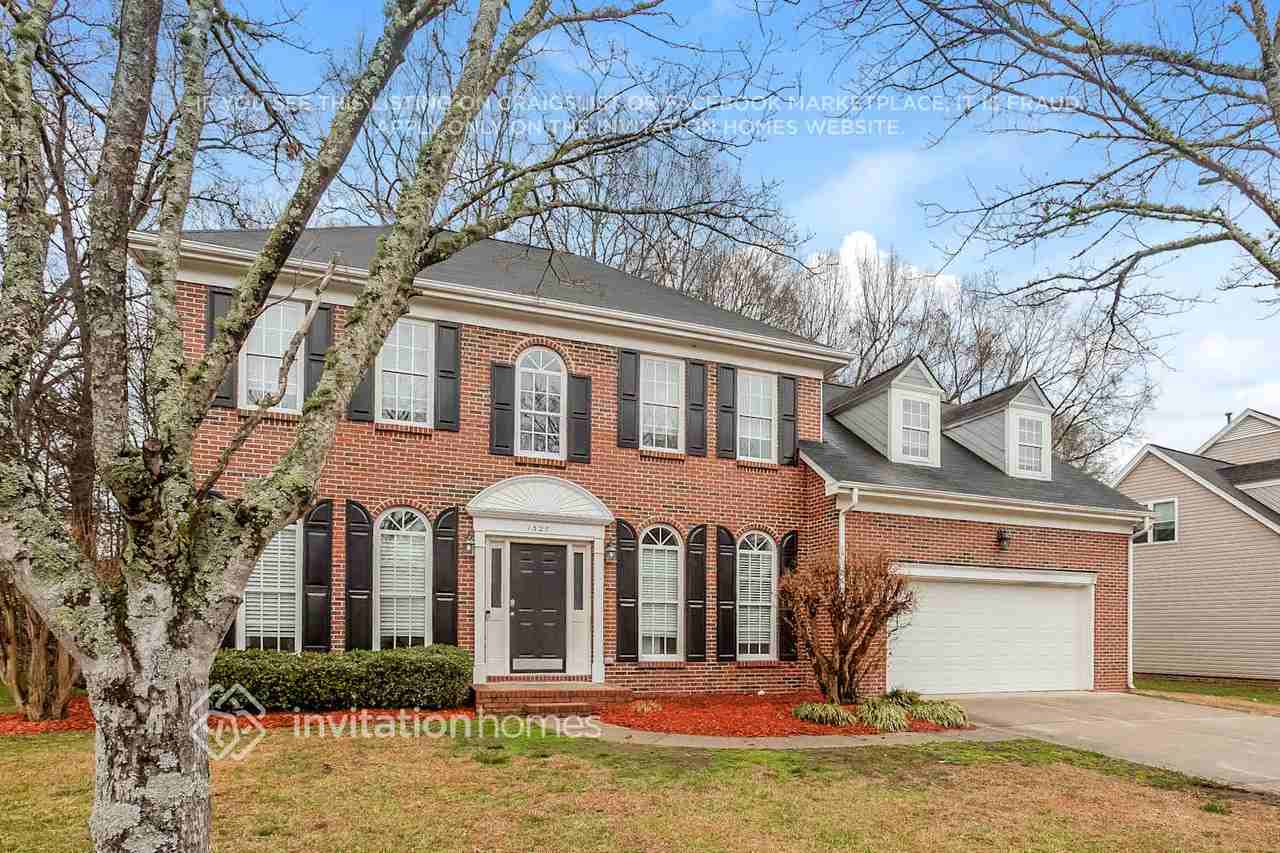 1327 Yorkshire Pl Nw - Photo 4 of 18