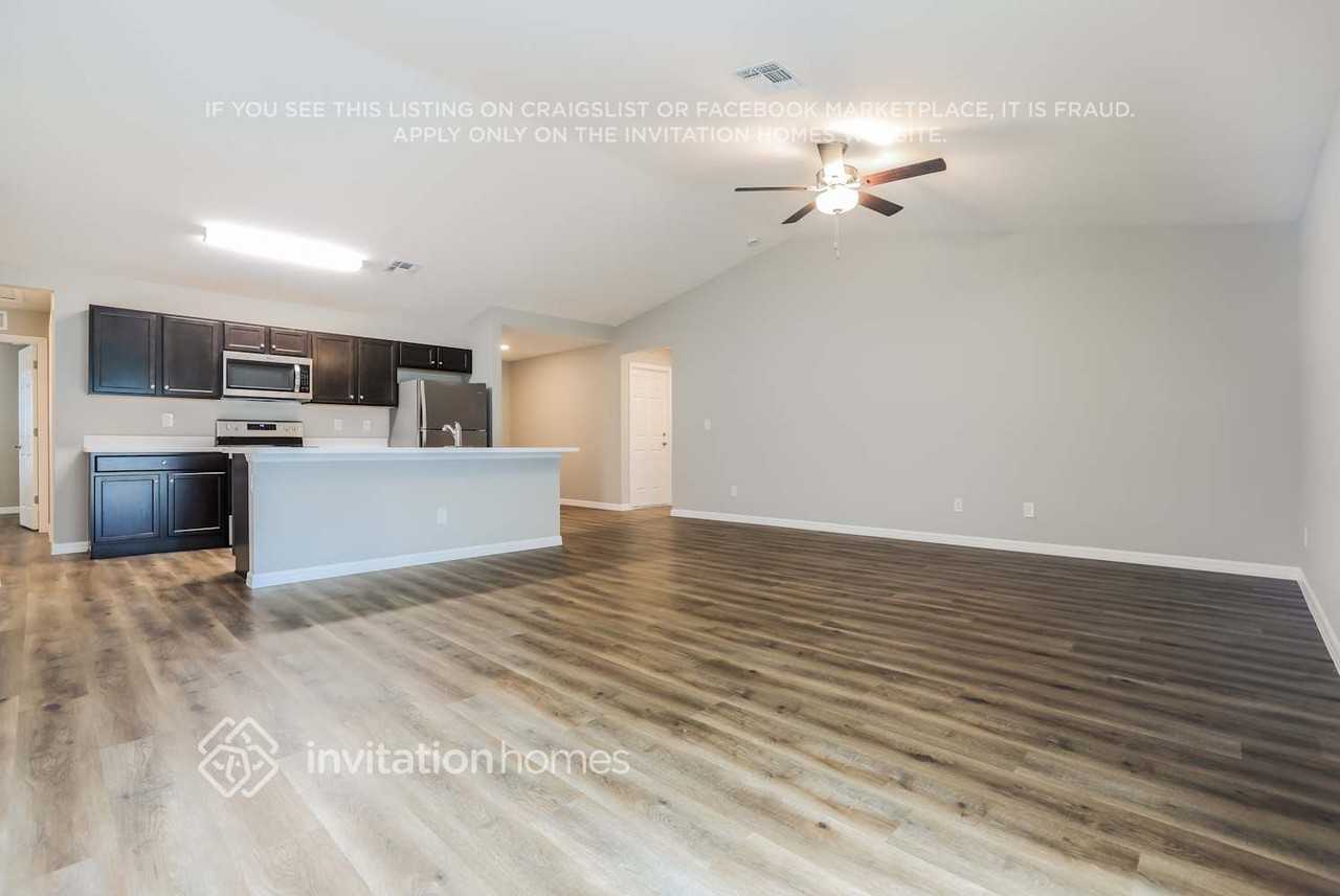 1094 Veronica St - Photo 3 of 17