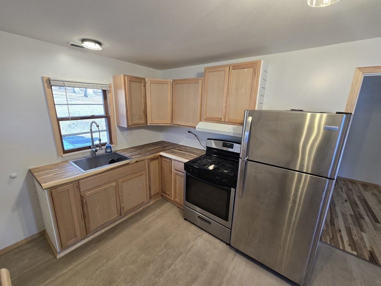 3352 E 2059th Rd - Photo 4 of 8