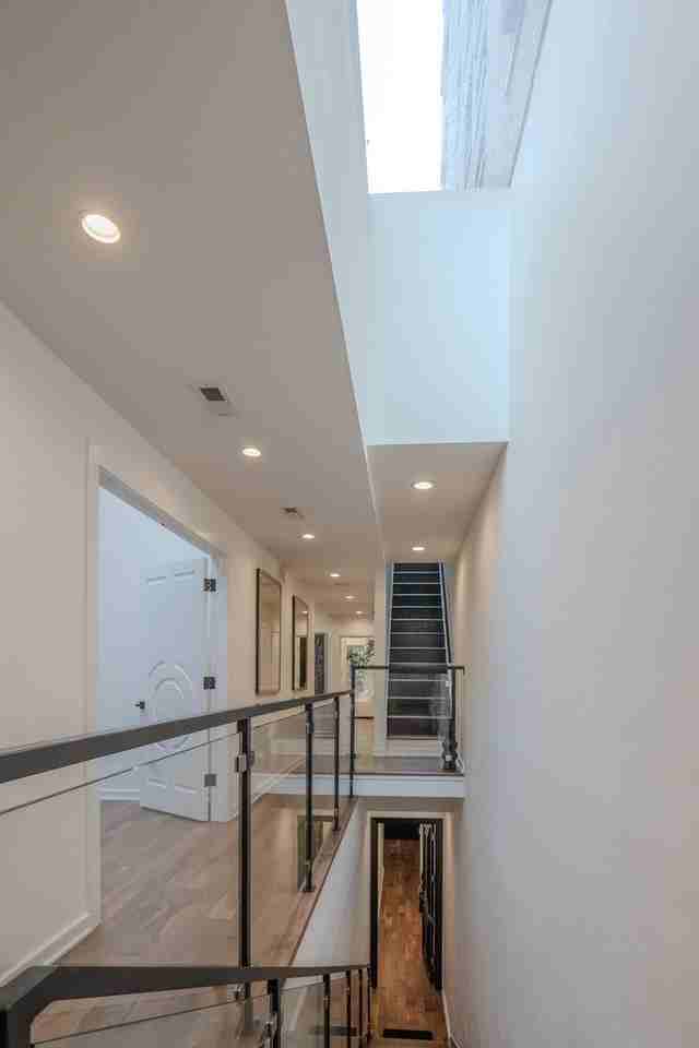 22 E Elm St Unit Ph - Photo 2 of 36