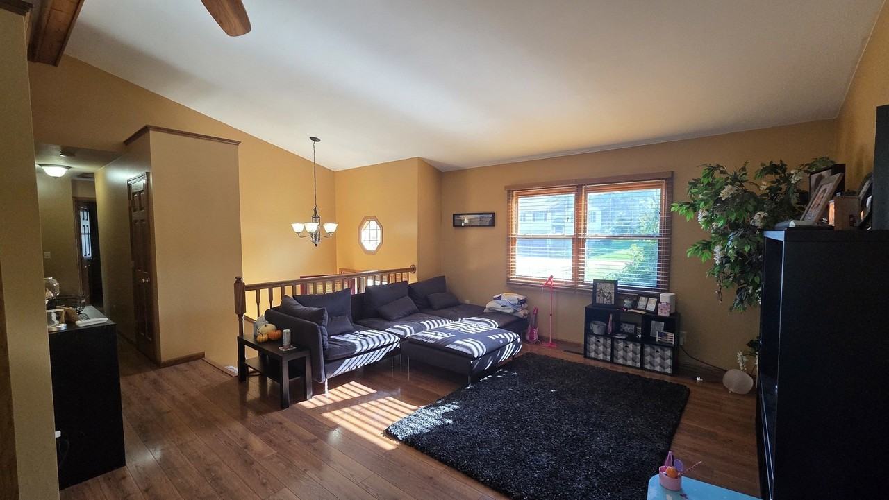 3611 Fawn Ln - Photo 4 of 17