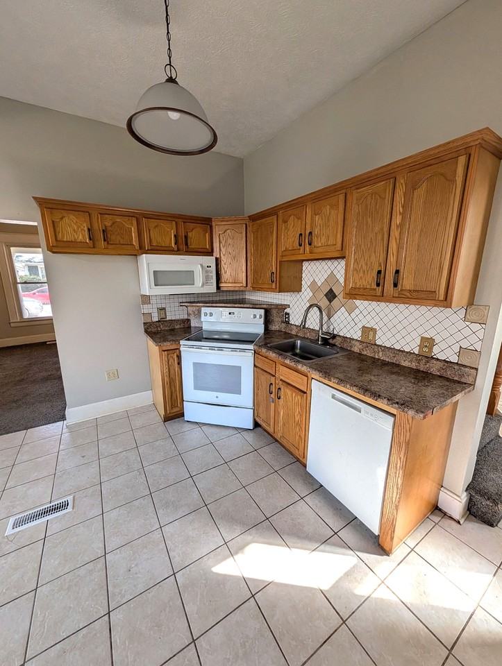 817 S Newton Ave #1 - Photo 4 of 20