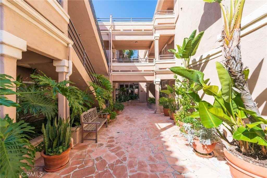 1900 Pacific Coast Hwy #16 - Photo 2 of 37