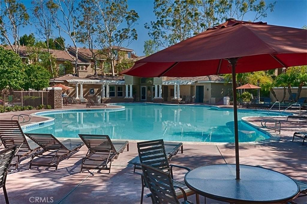 1055 S Saint Tropez Ave - Photo 3 of 27