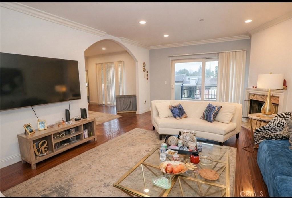 13037 Moorpark St - Photo 5 of 8