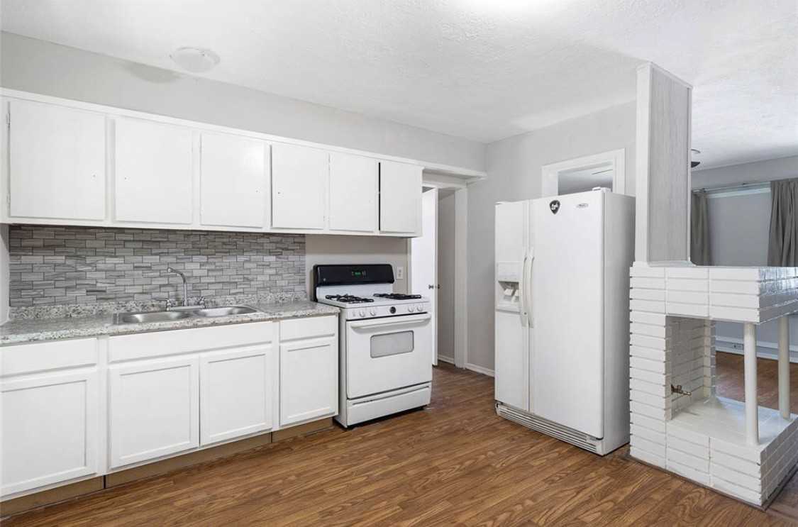 3018 Stallings Dr - Photo 4 of 9