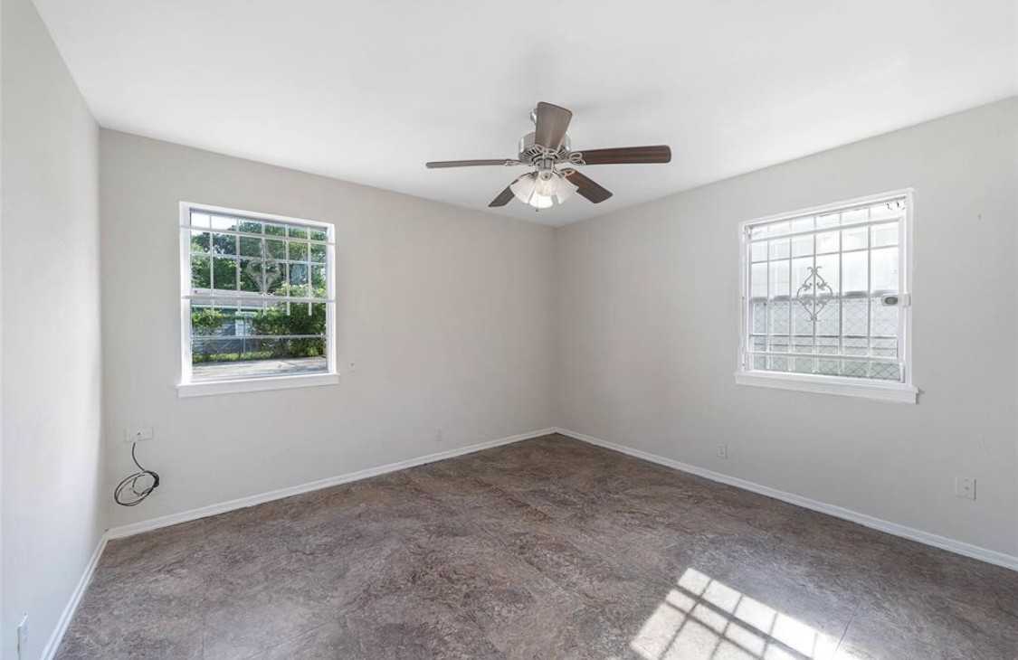 3018 Stallings Dr - Photo 5 of 9