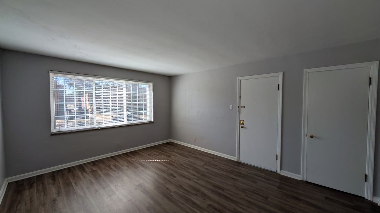 5825 Sunshine Dr #1E - Photo 2 of 13