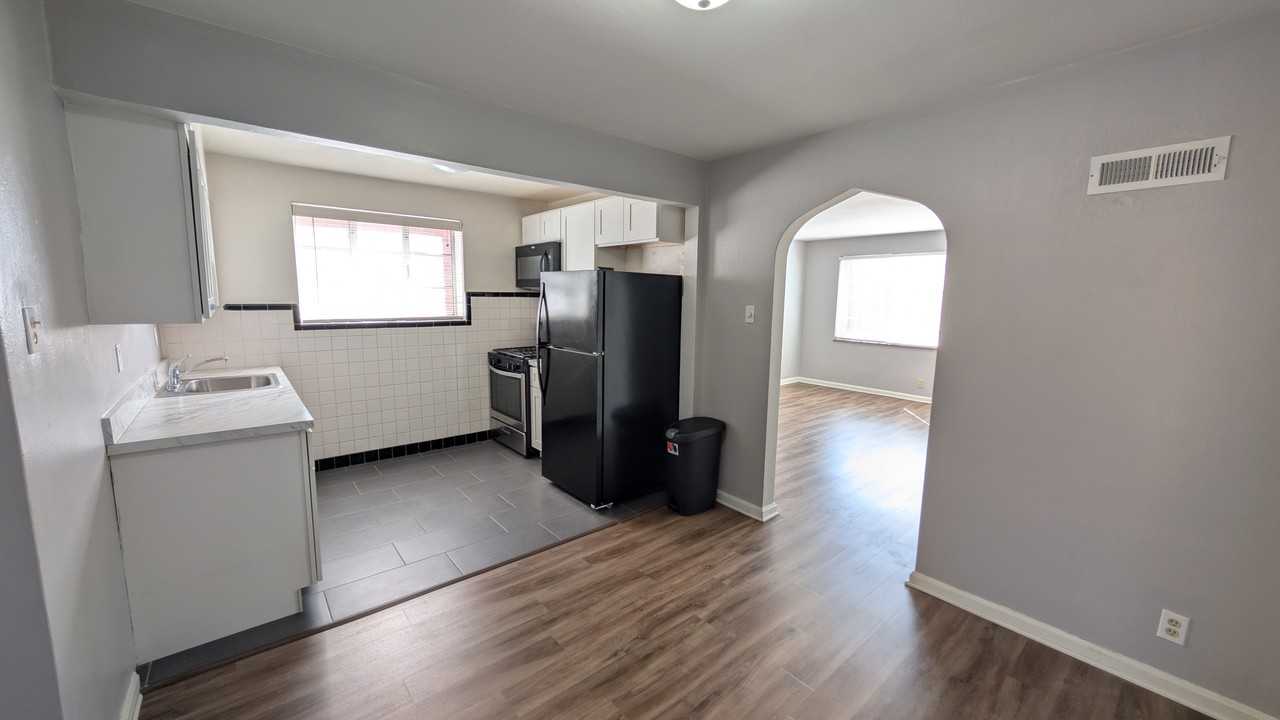 5825 Sunshine Dr #1E - Photo 7 of 13