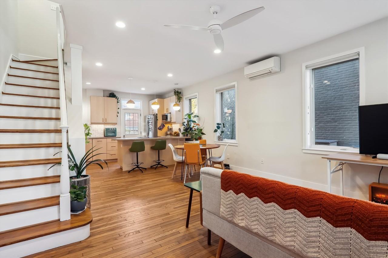 528 Roxboro Pl Nw #X - Photo 3 of 38