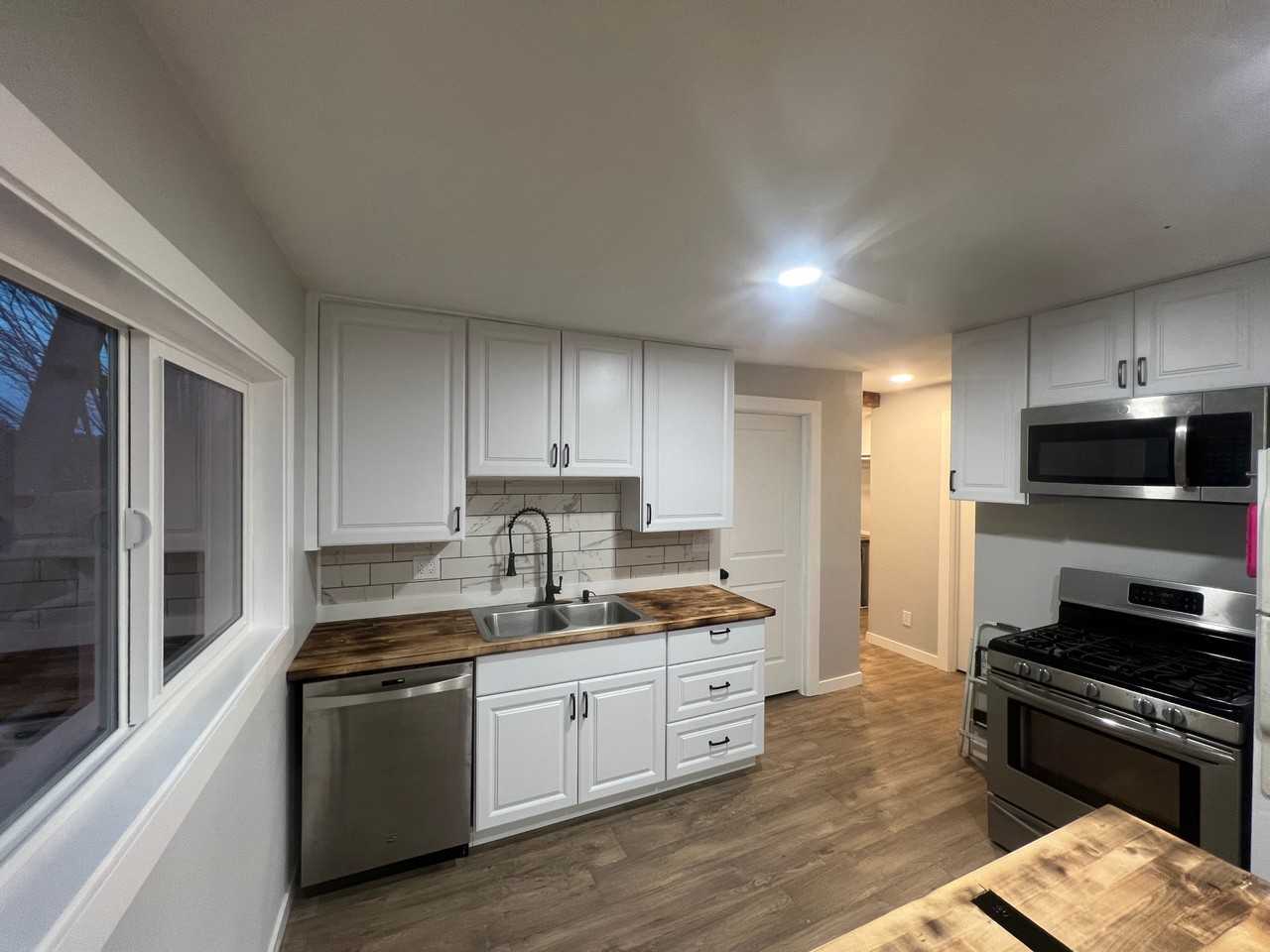 305 Calistoga St W #2 - Photo 3 of 16