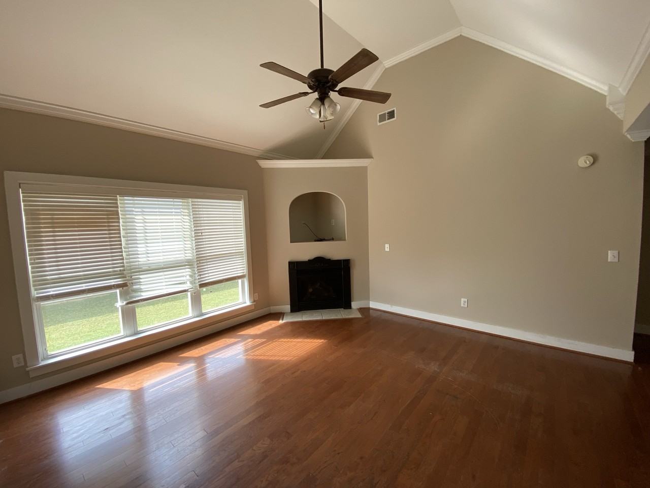 105 Rossburg Dr - Photo 2 of 11