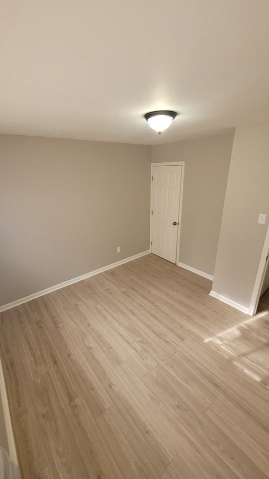 293 Charter Ave - Photo 4 of 7