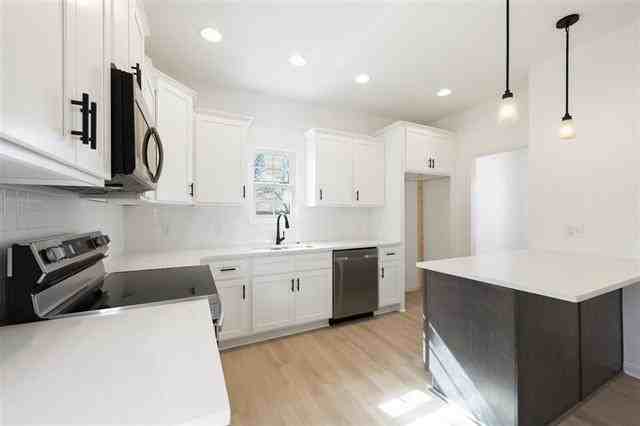 3216 S Oak St - Photo 3 of 12