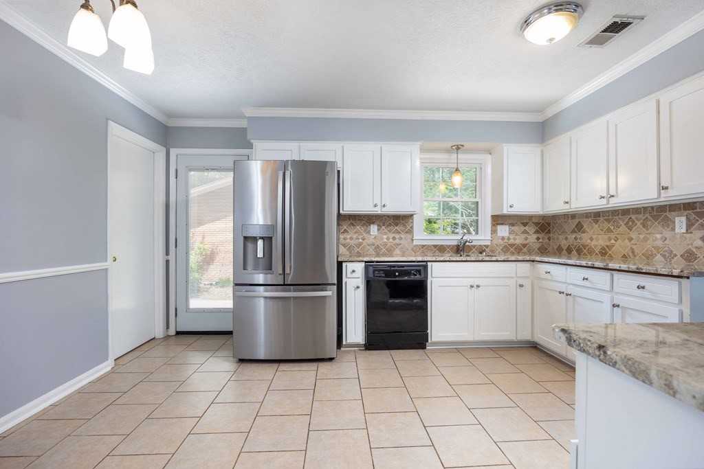 4221 Bonnie Dr - Photo 5 of 26