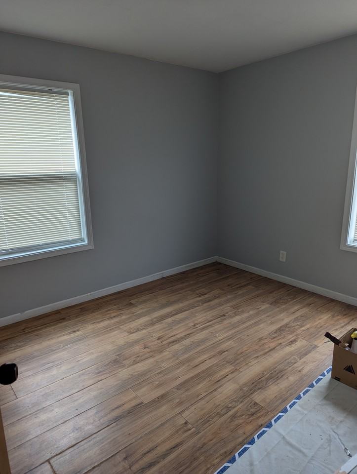 766 University Ave W - Photo 2 of 9