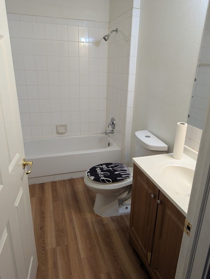 766 University Ave W - Photo 7 of 9