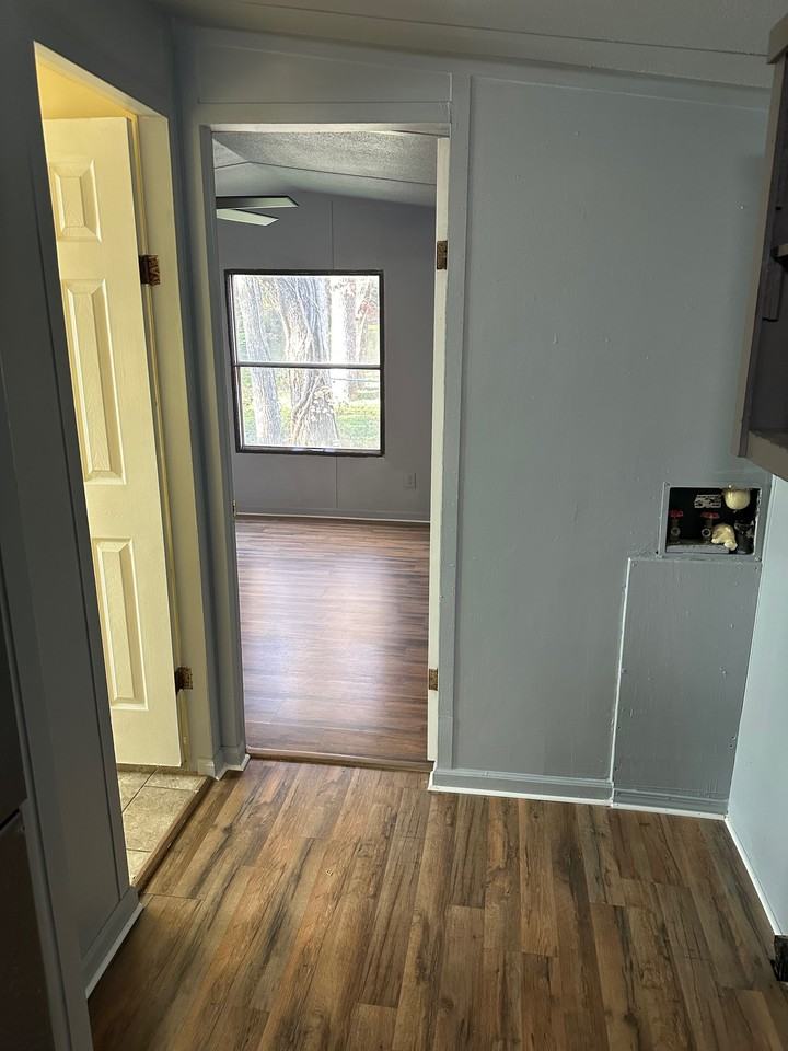 150 Bradford Rd - Photo 5 of 7