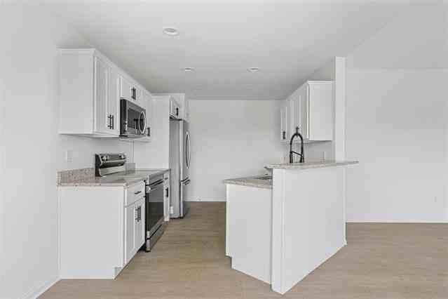 140 Middlebrook Ln - Photo 3 of 10