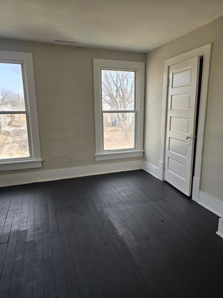 55 W Parkwood Ave #2-56 - Photo 3 of 27