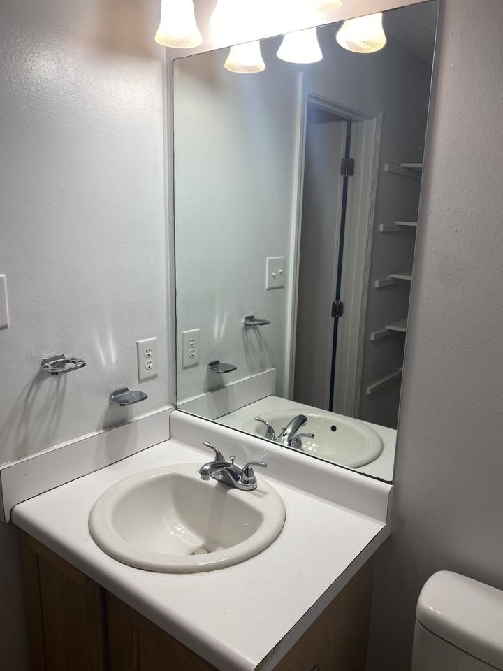 111 Columbia St - Photo 7 of 17