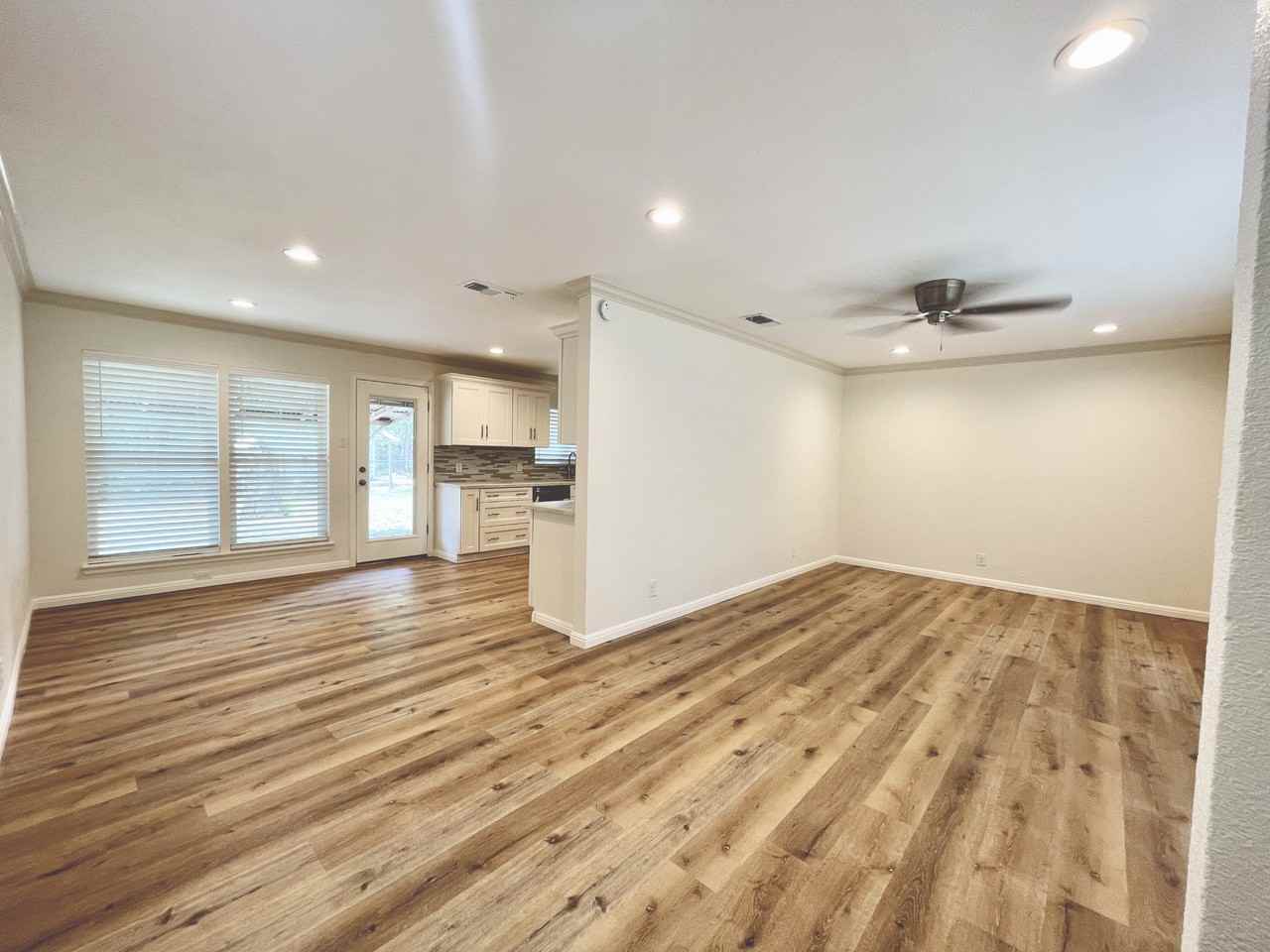 2612 Worldland Dr - Photo 2 of 2