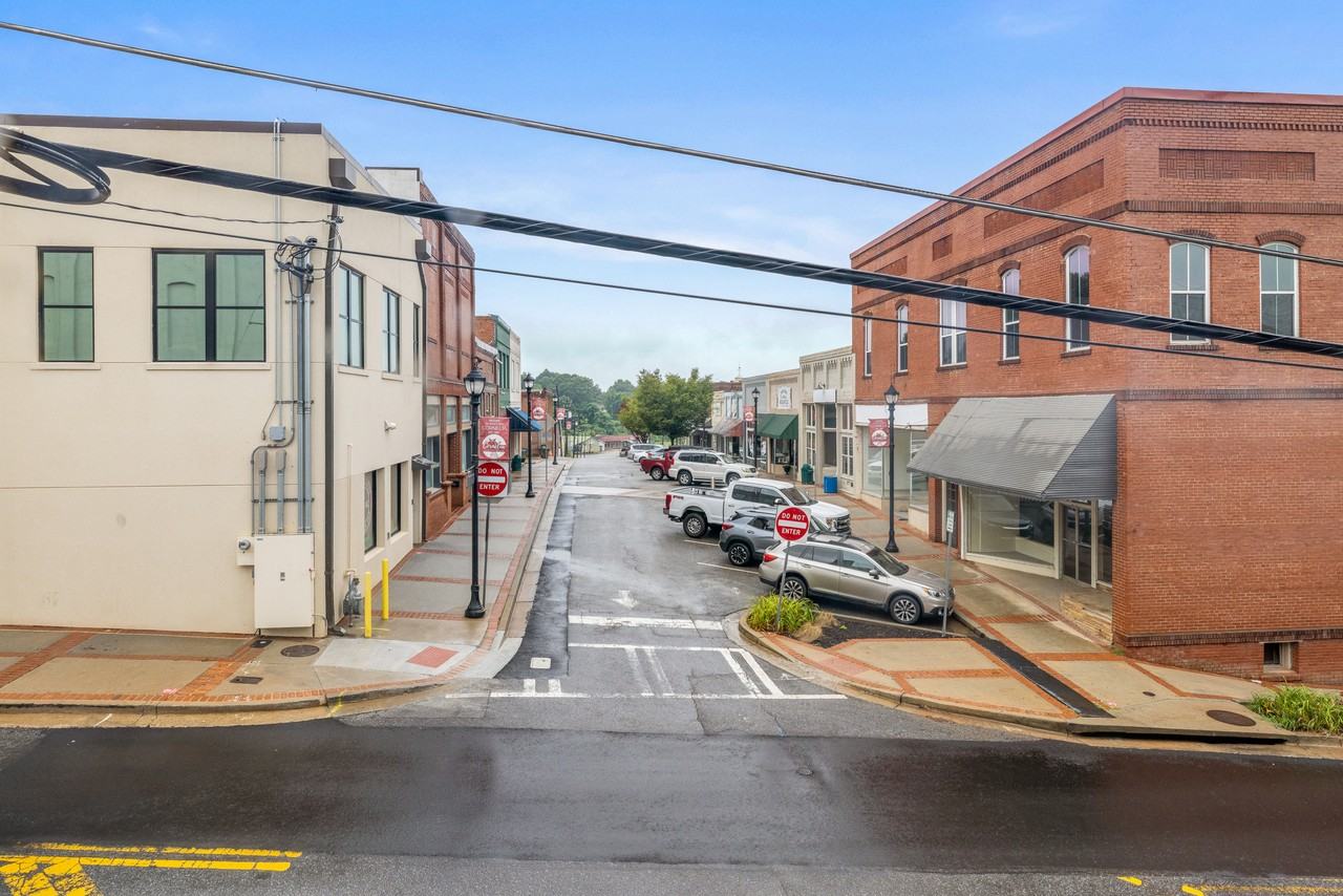 128 N Main St - Photo 2 of 11