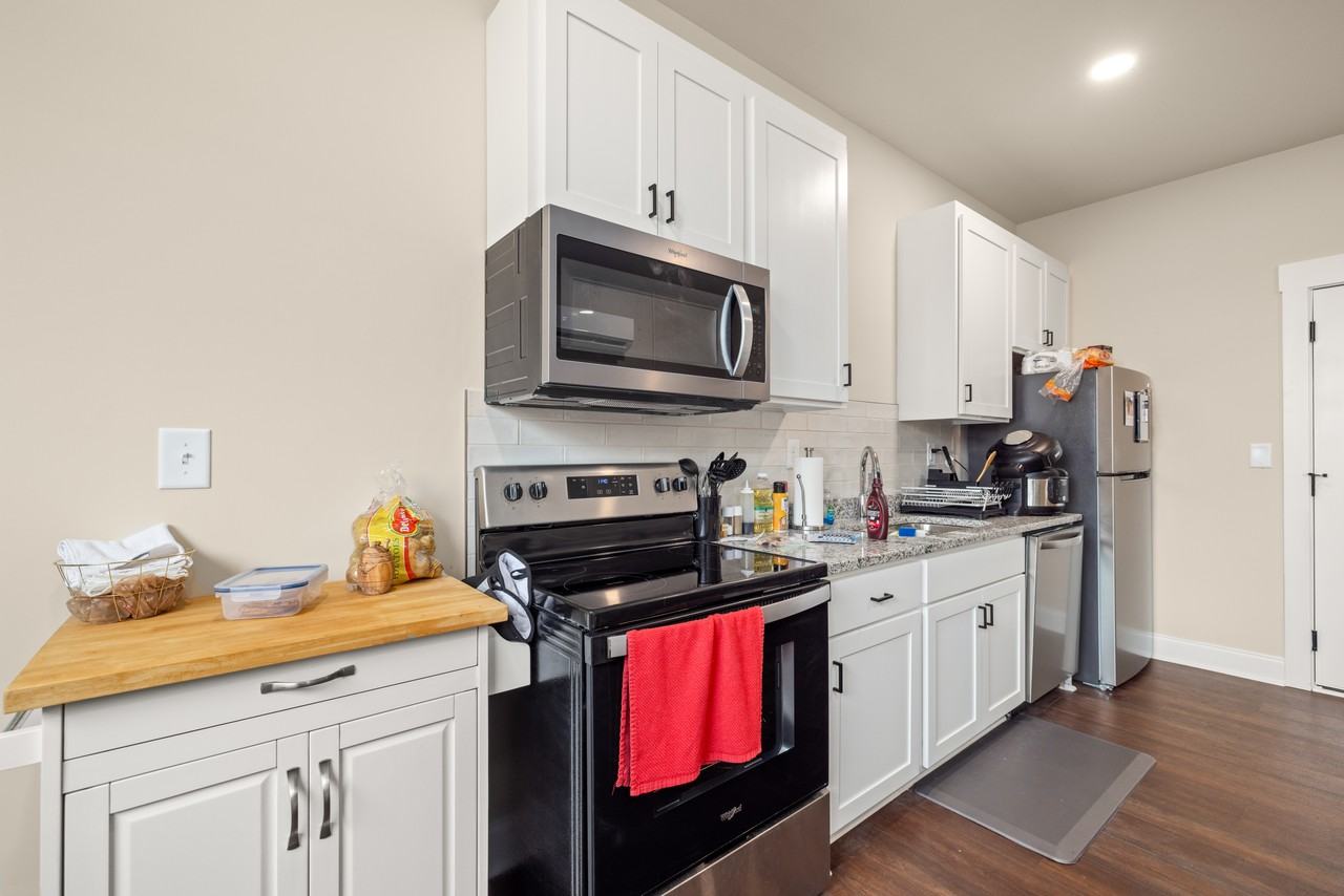 128 N Main St - Photo 5 of 11