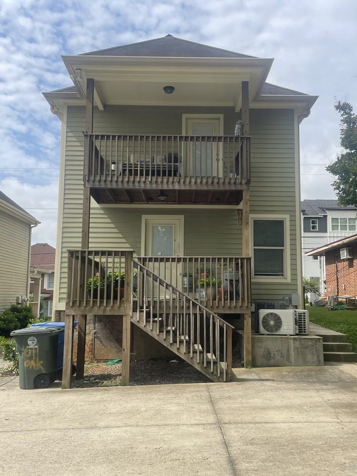 1011 Oak St #A - Photo 3 of 7