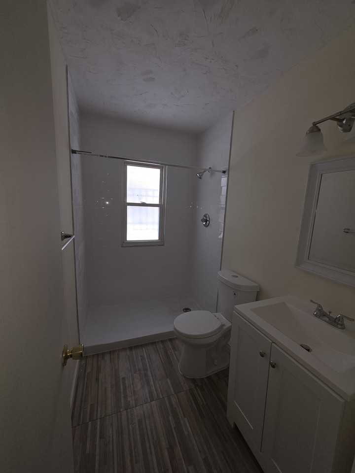 4436 E 144th St - Photo 5 of 9