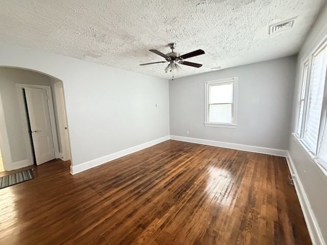 104 Sycamore St - Photo 2 of 17