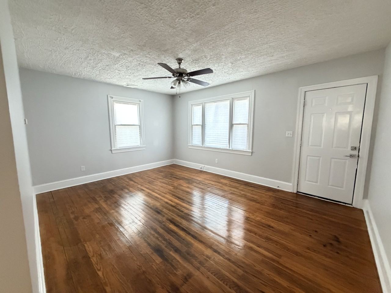 104 Sycamore St - Photo 3 of 17